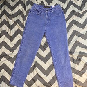 Rare Vintage Levi’s 900 Series (the perfect vintage mom jeans)